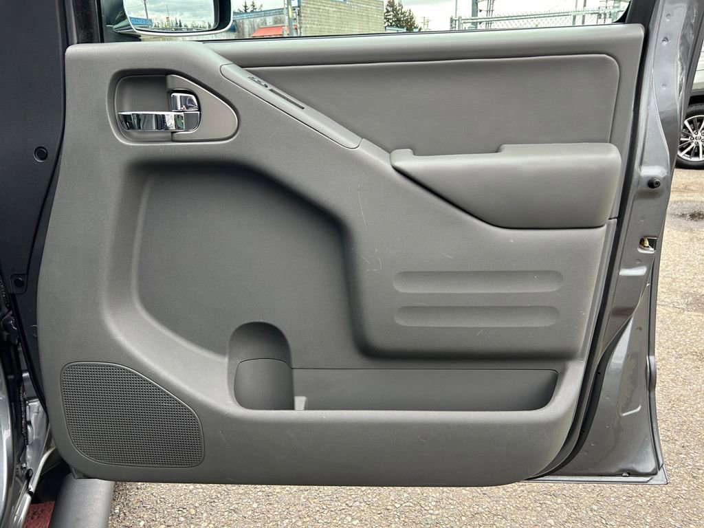 Used 2017 Nissan Frontier SL image 25