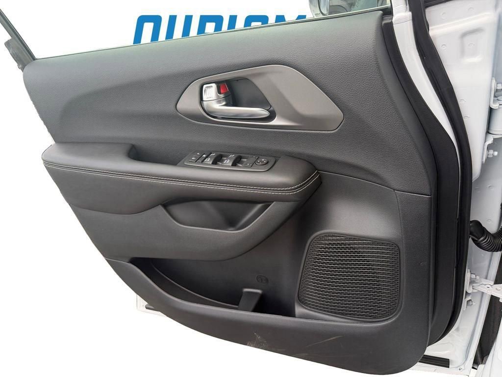 New 2026 Chrysler Voyager LX image 17