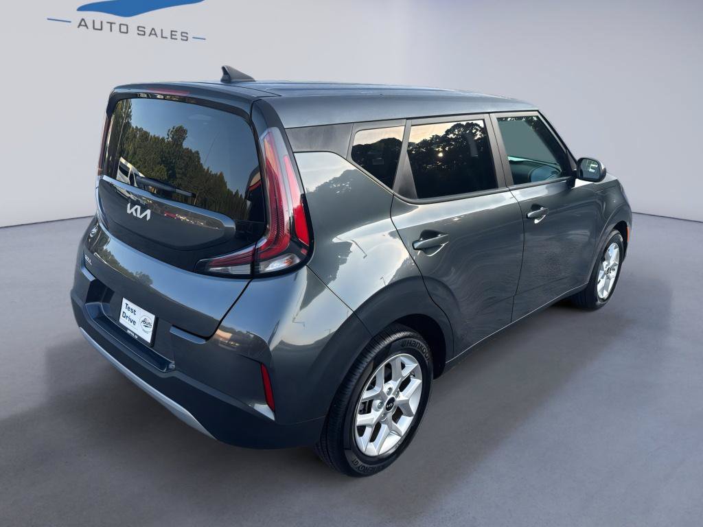 Used 2025 Kia Soul LX w/ LX Technology Package FWD image 5