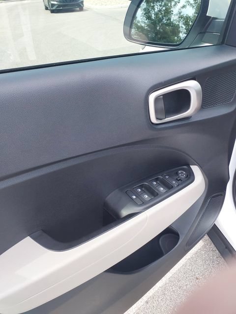 Certified 2025 Hyundai Venue SEL FWD image 19