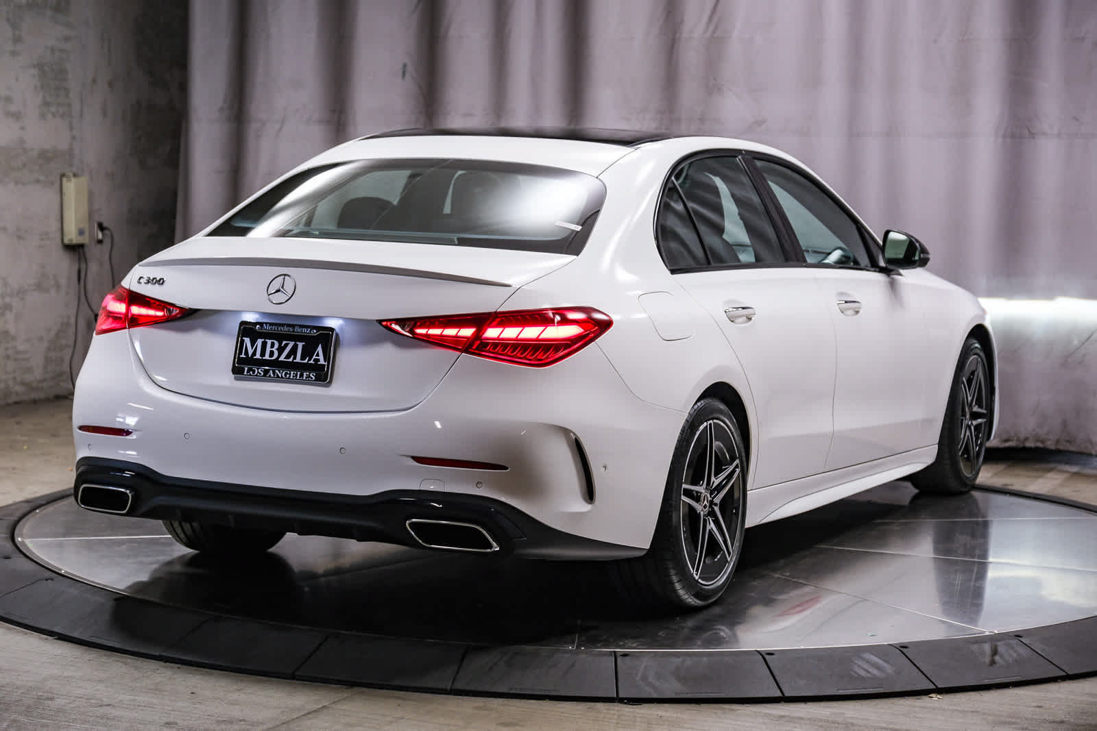 Used 2022 Mercedes-Benz C 300 Sedan image 4