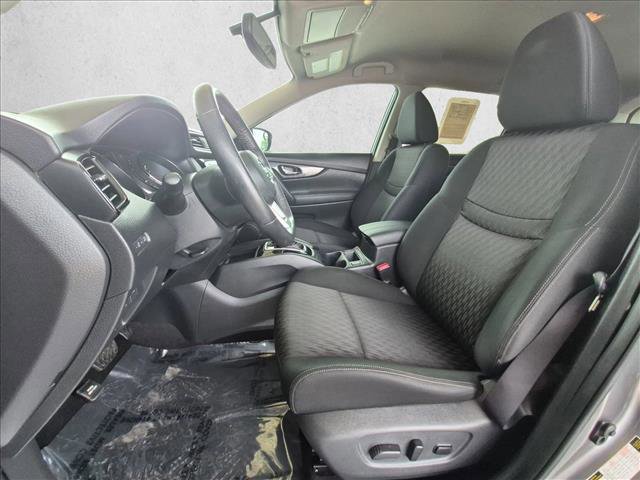 Used 2017 Nissan Rogue SV w/ SV Premium Package FWD image 16