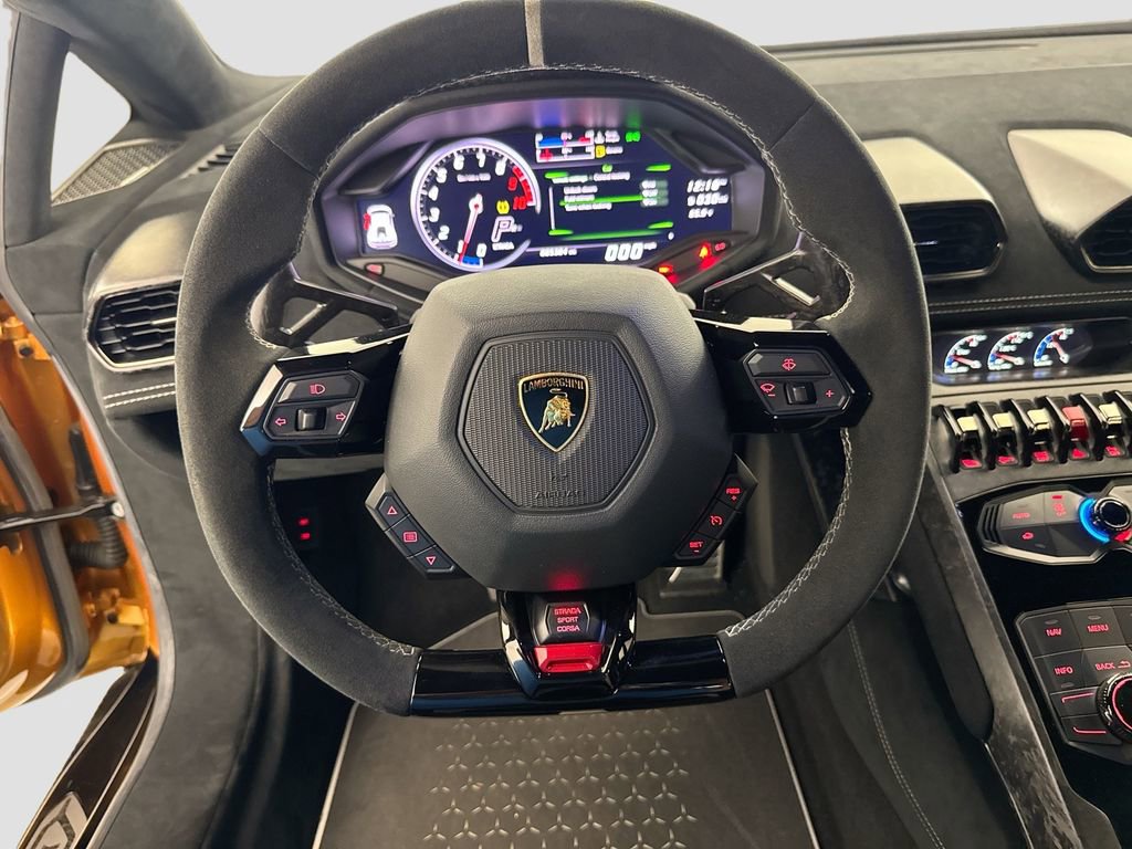 Used 2018 Lamborghini Huracan Performante AWD/4WD image 11