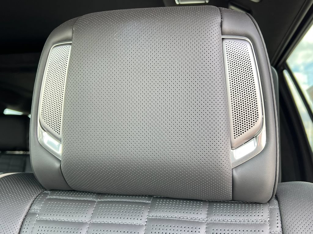 Certified 2025 Cadillac Escalade Sport Platinum w/ LPO, Floor Liner Package AWD/4WD image 18
