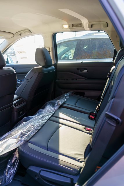 New 2025 Nissan Pathfinder SL image 7