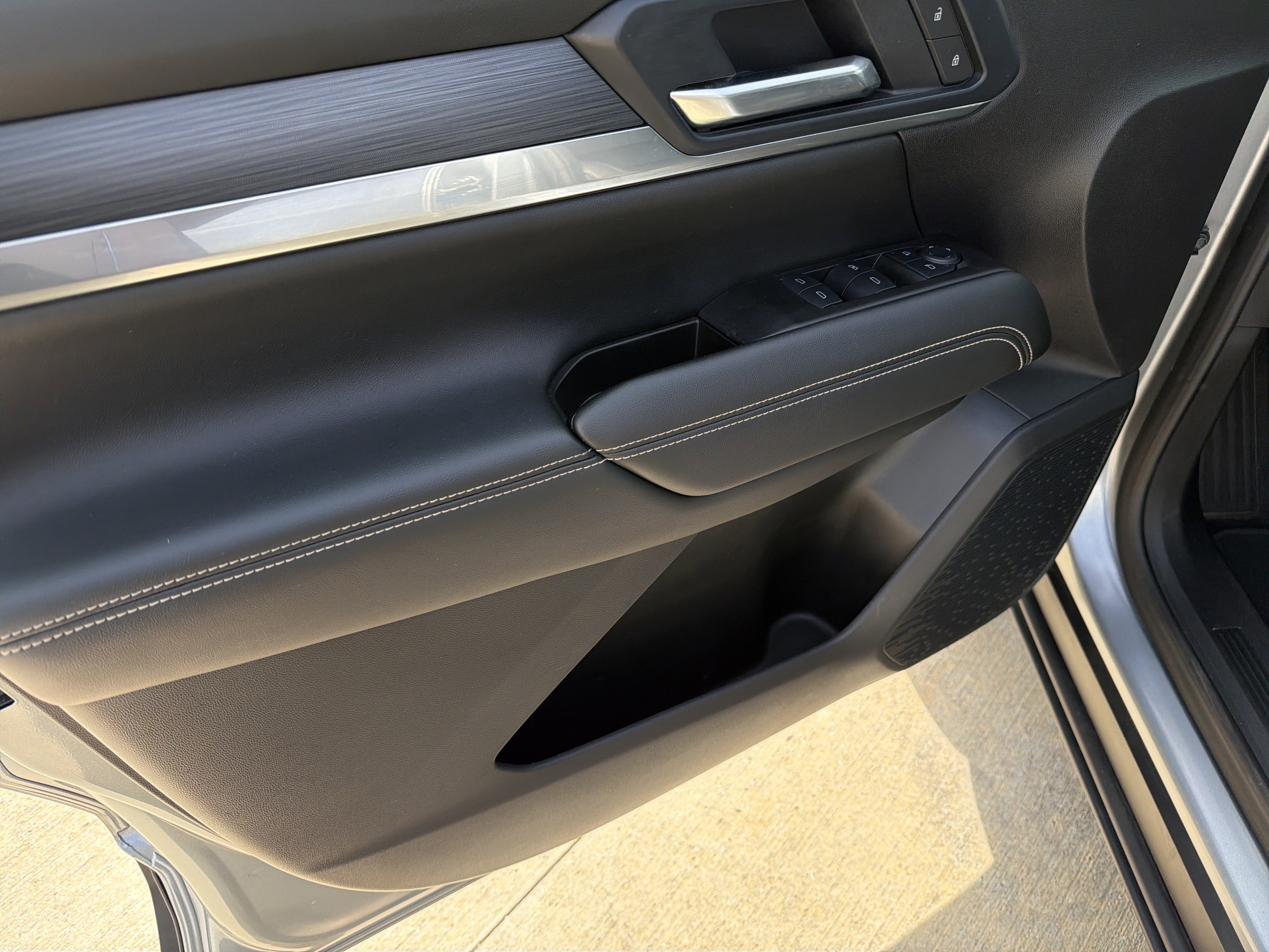 Used 2025 GMC Terrain Elevation AWD/4WD image 14