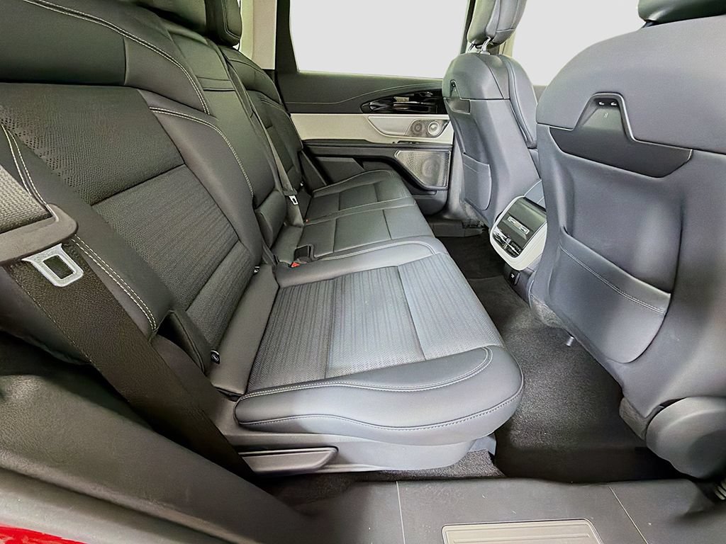 Used 2025 Lincoln Nautilus Reserve AWD/4WD image 30