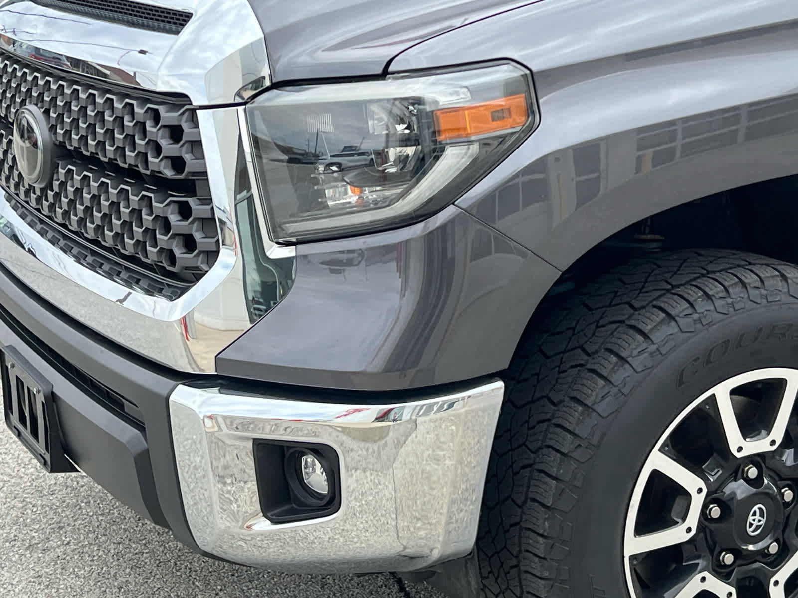Used 2019 Toyota Tundra SR5 w/ TRD Off Road Package image 5