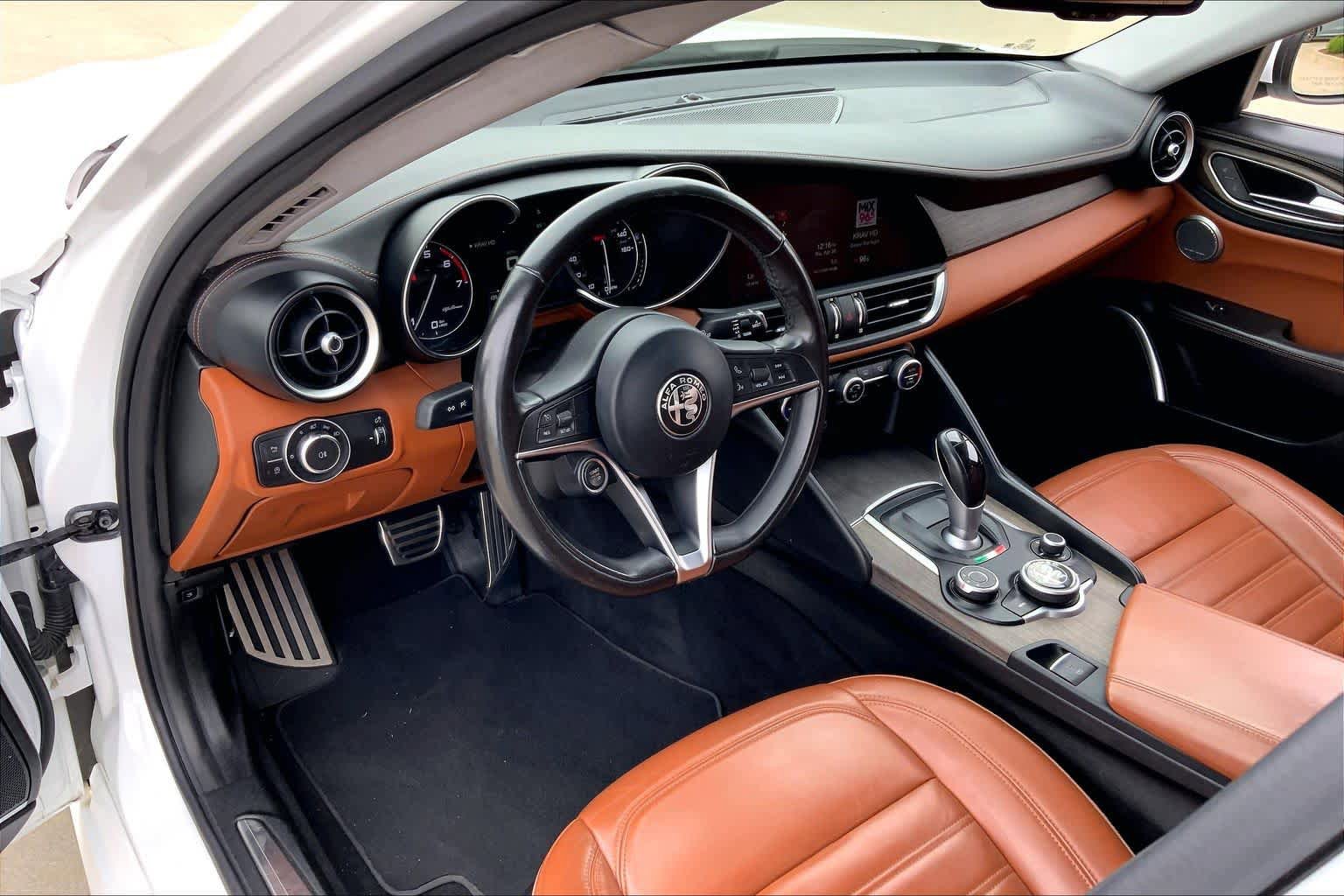 Used 2018 Alfa Romeo Giulia Ti w/ Quick Order Package 22X Lusso AWD/4WD image 16