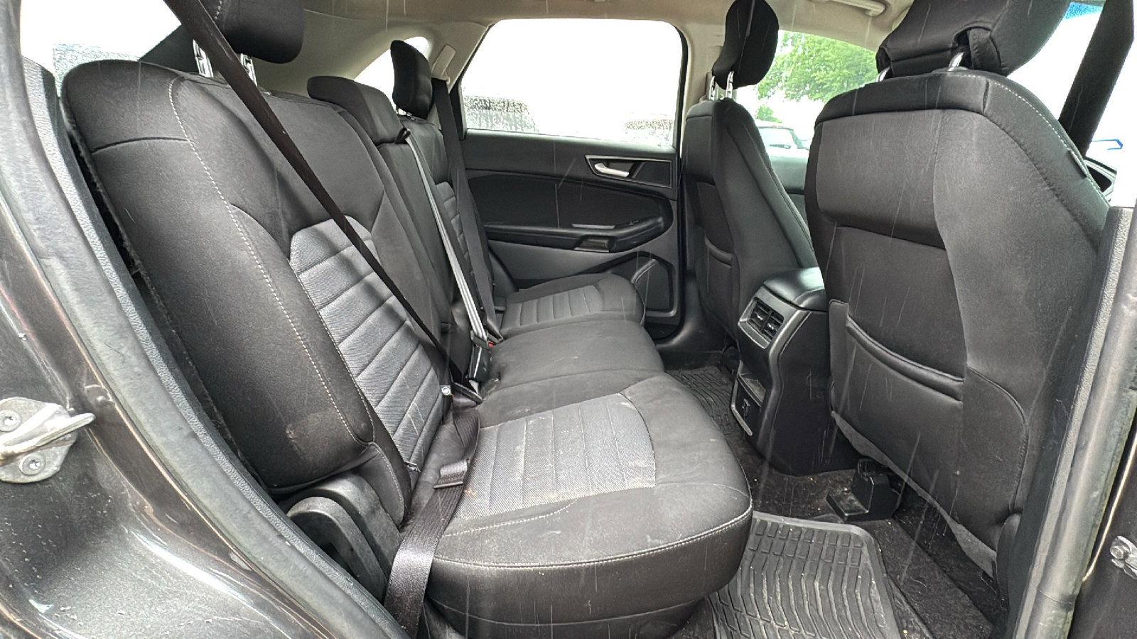 Used 2019 Ford Edge SE image 25