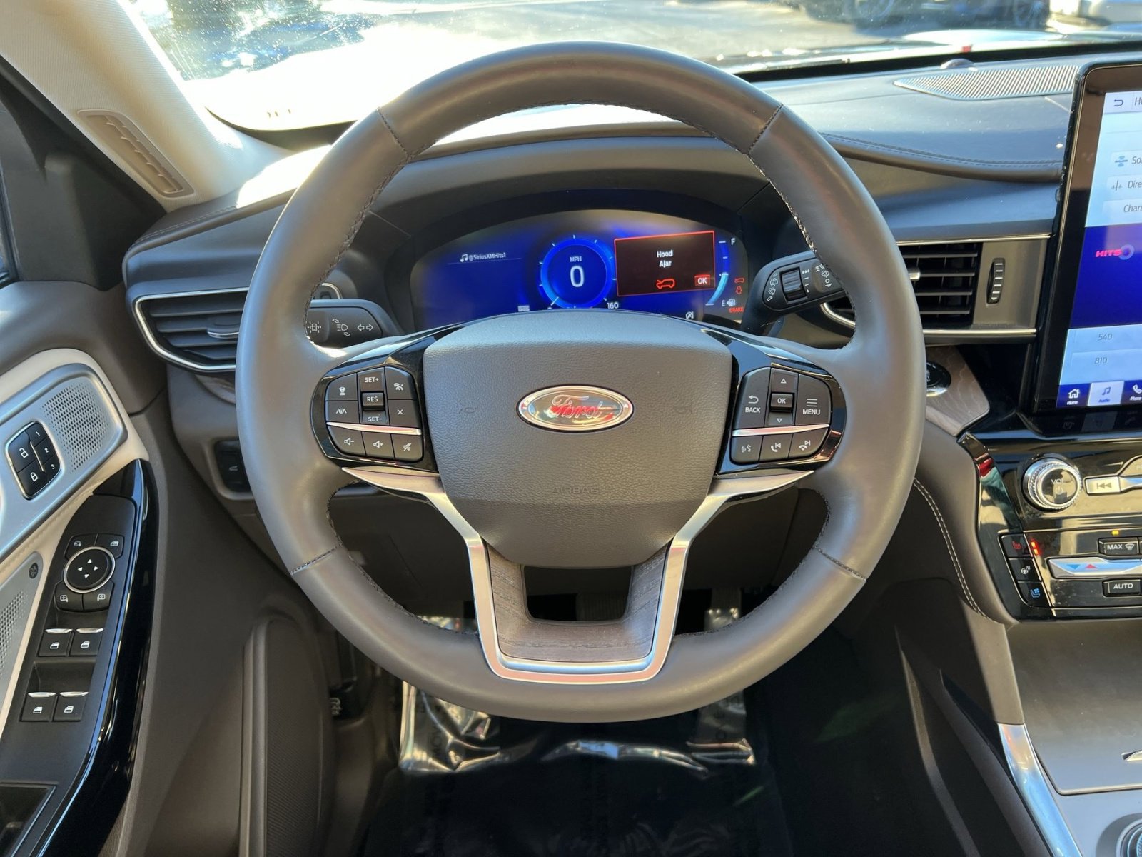 Used 2023 Ford Explorer Platinum w/ Technology Package image 16