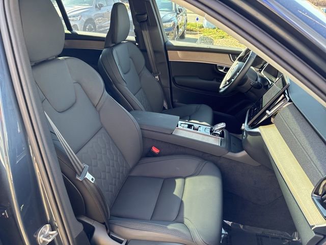 Used 2025 Volvo XC90 B6 Plus image 17