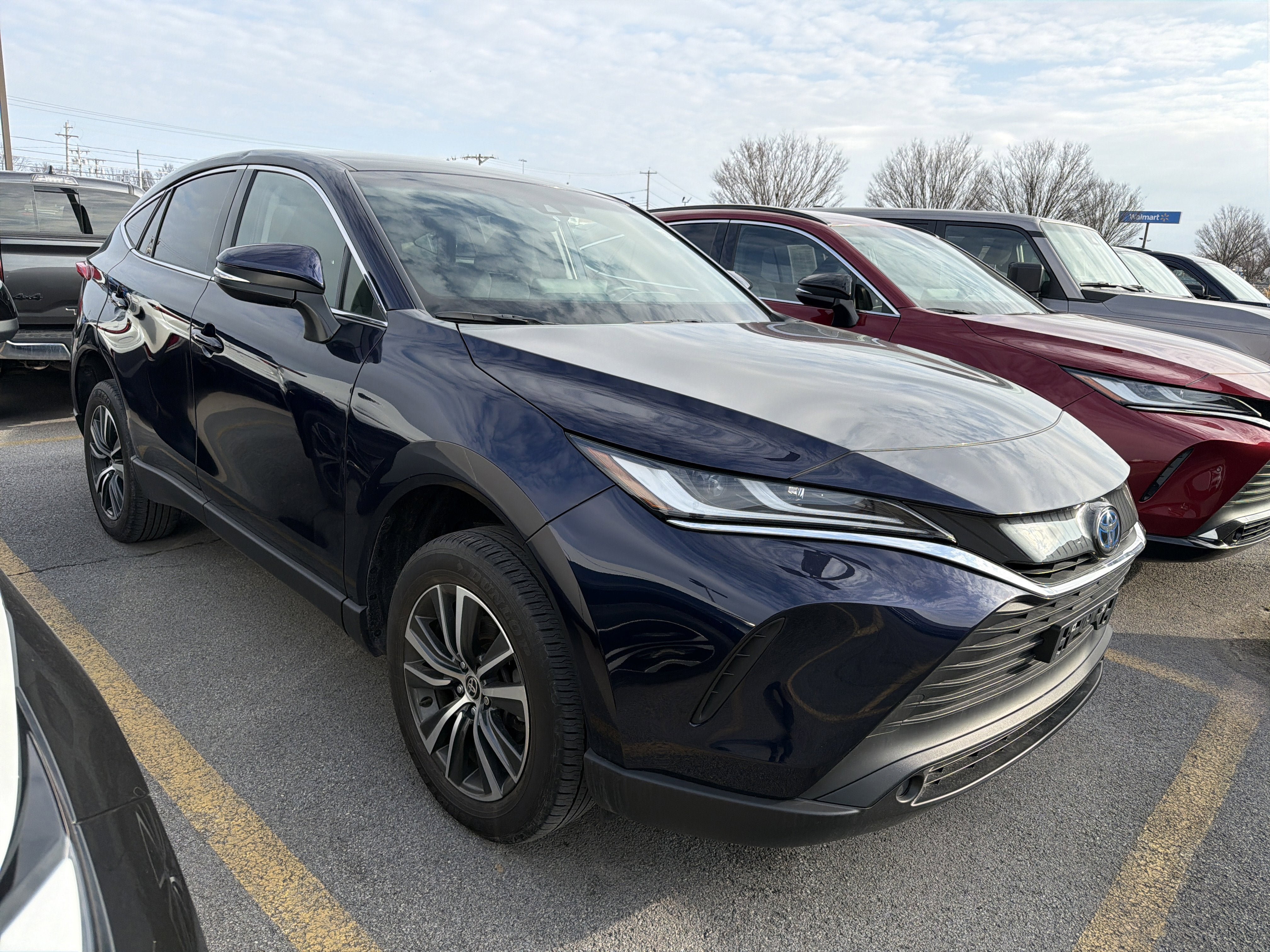 Used 2023 Toyota Venza LE image 2
