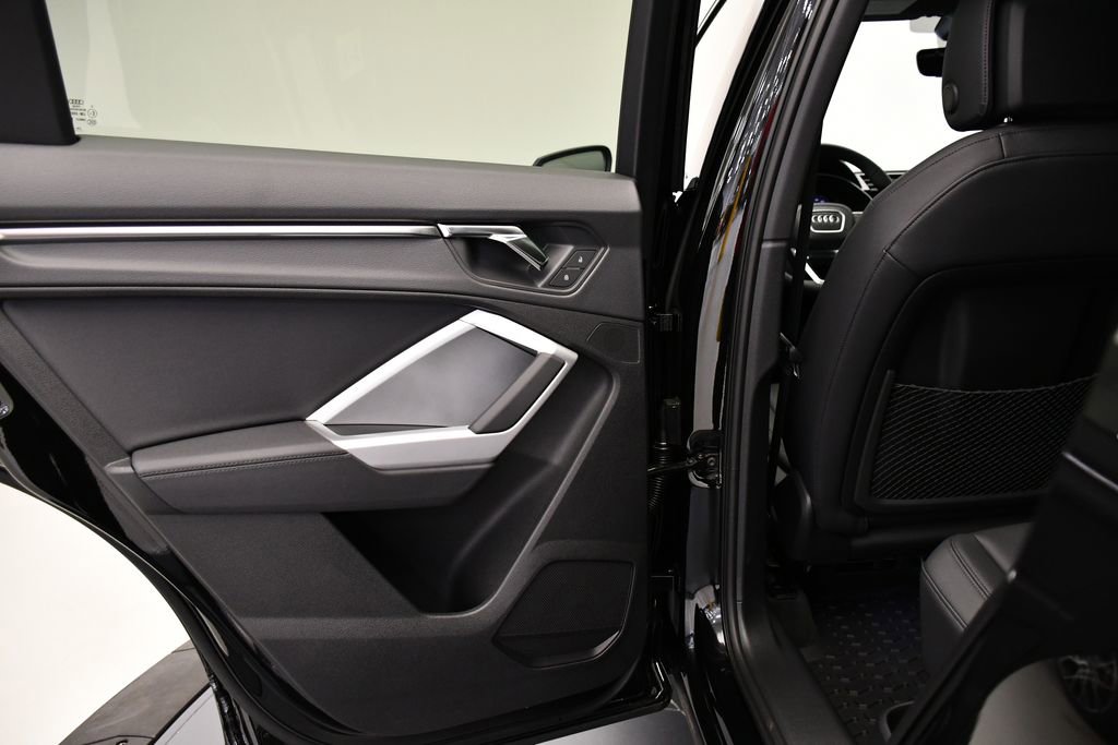 Used 2025 Audi Q3 2.0T Premium w/ Convenience Package image 40