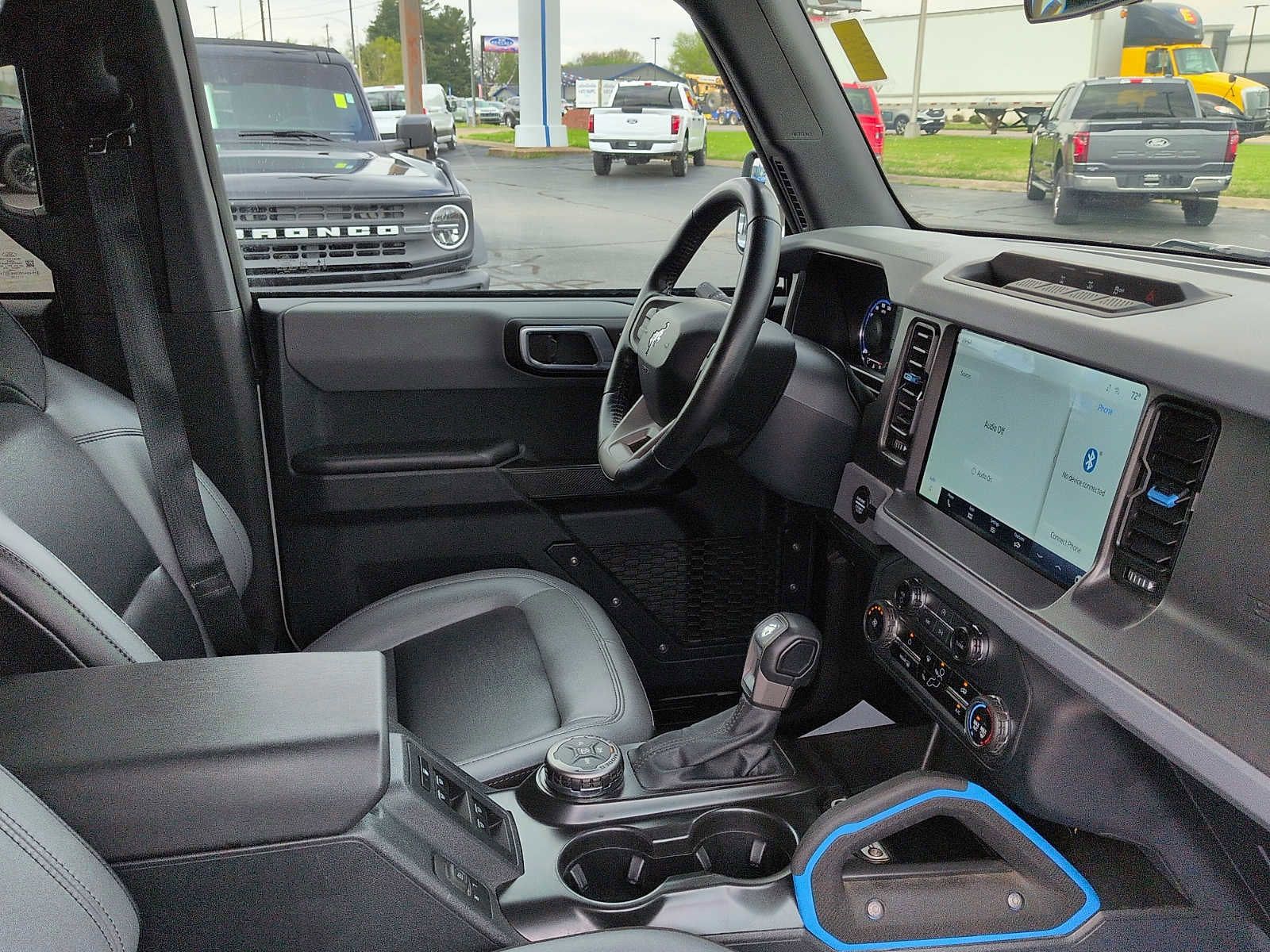 Used 2024 Ford Bronco Black Diamond image 11