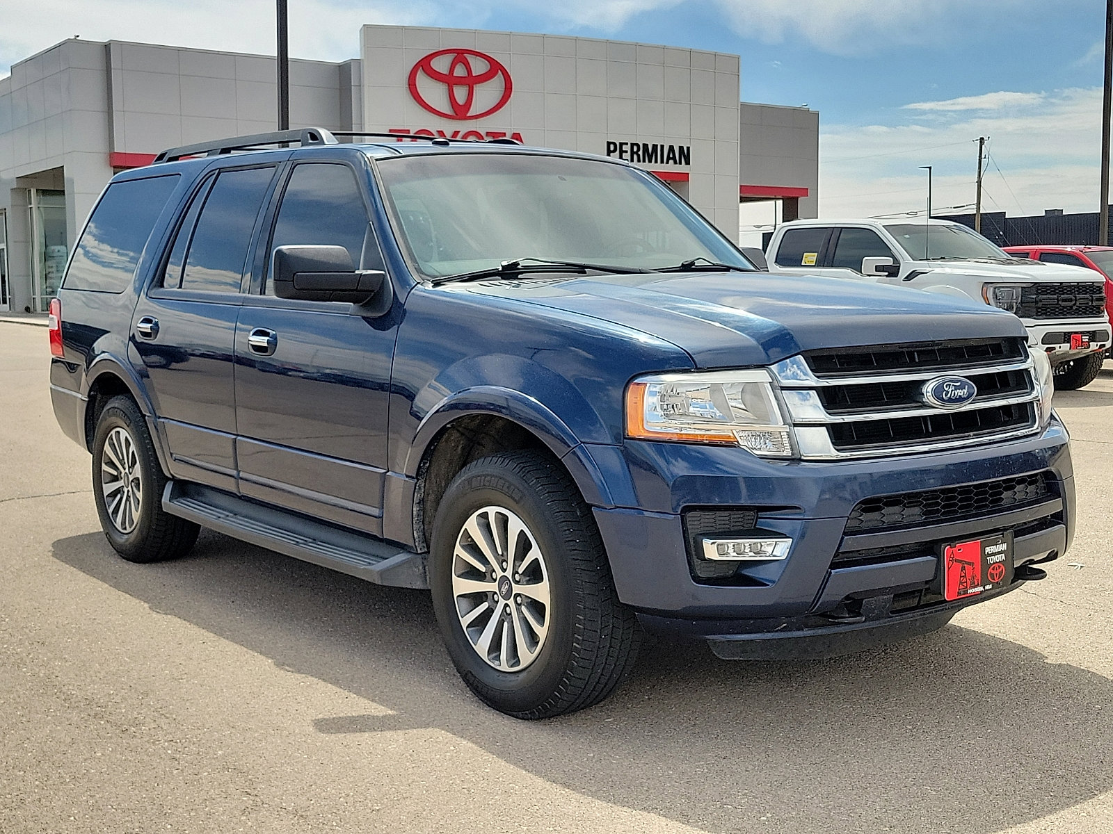 Used 2017 Ford Expedition XLT AWD/4WD image 6