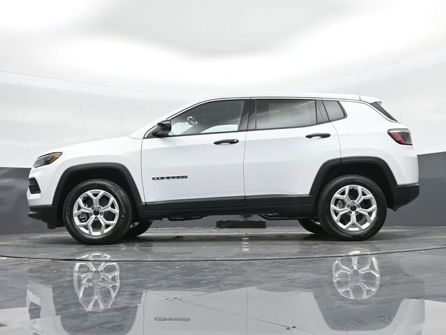 Used 2025 Jeep Compass Sport image 43