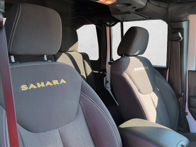 Used 2015 Jeep Wrangler Unlimited Sahara w/ Connectivity Group AWD/4WD image 22