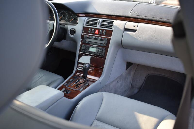 Used 1999 Mercedes-Benz E 320 Sedan image 8