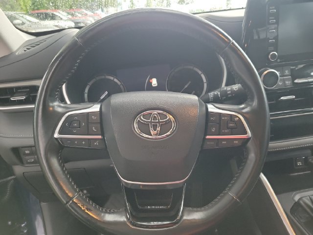 Used 2021 Toyota Highlander XLE FWD image 15
