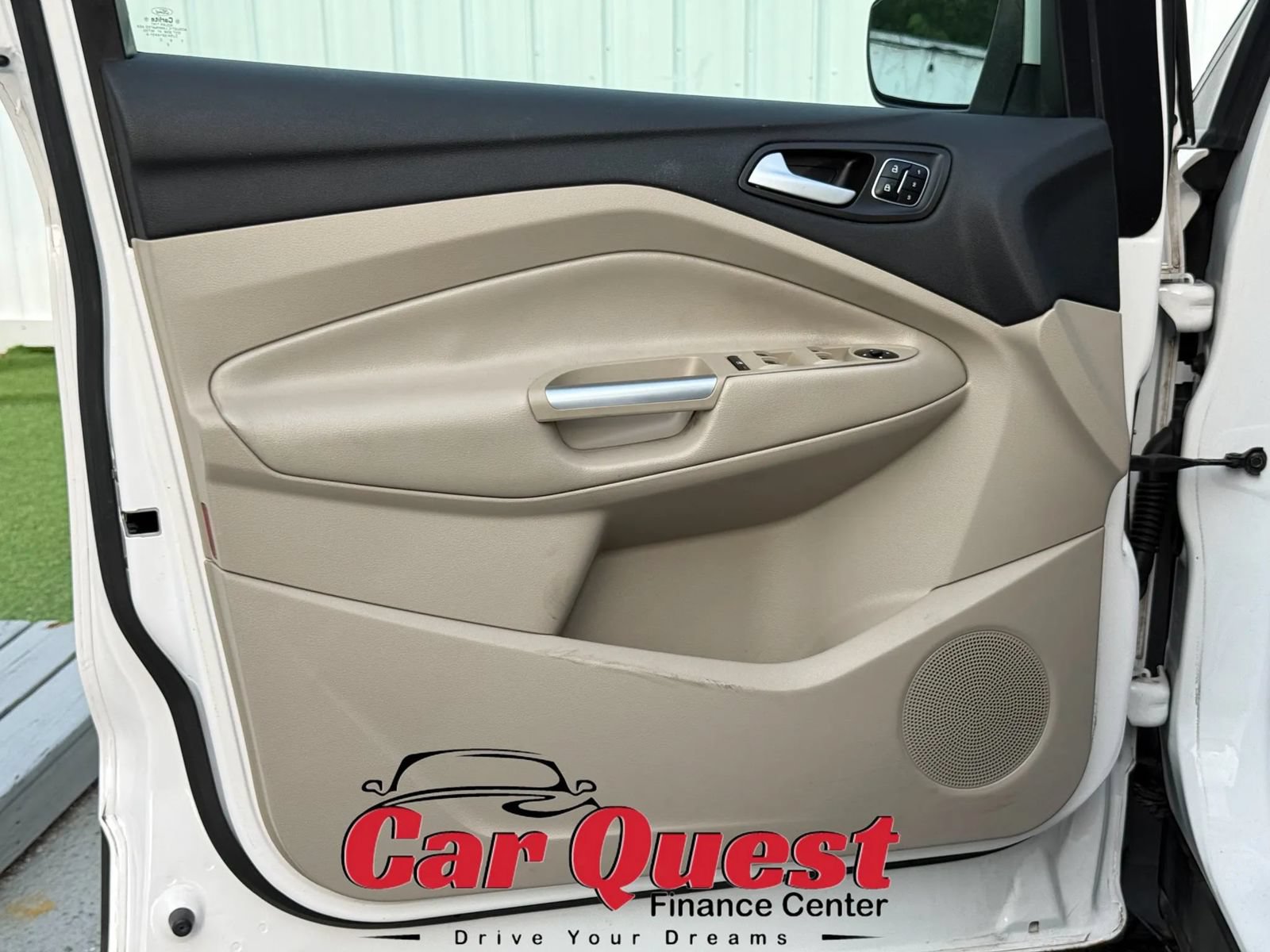Used 2018 Ford Escape Titanium w/ Ford Safe & Smart Package FWD image 11