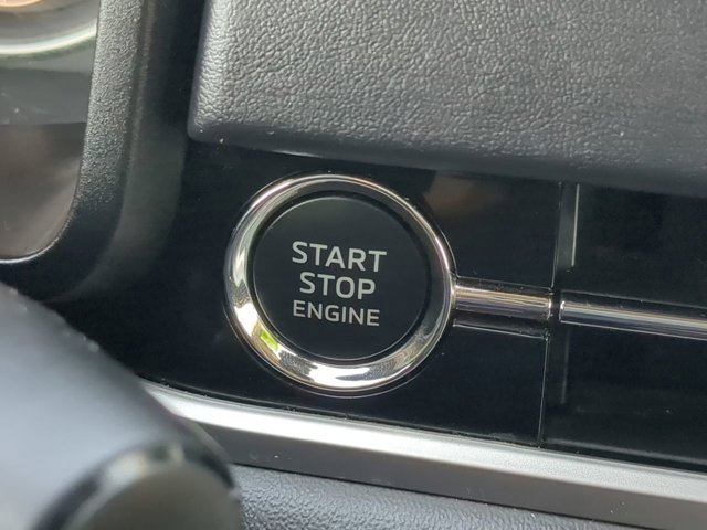 Used 2023 Mitsubishi Outlander SE image 28