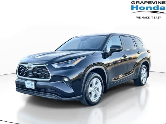 Used 2024 Toyota Highlander LE FWD video 1