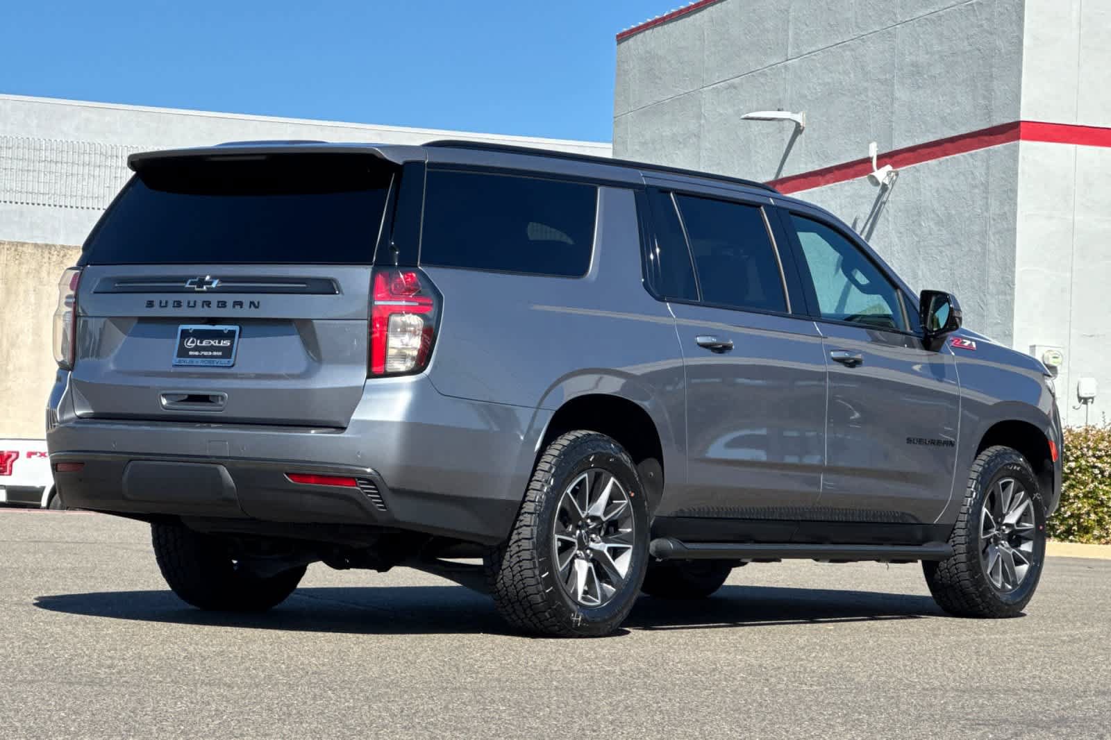 Used 2022 Chevrolet Suburban Z71 w/ Z71 Off-Road Package AWD/4WD image 2