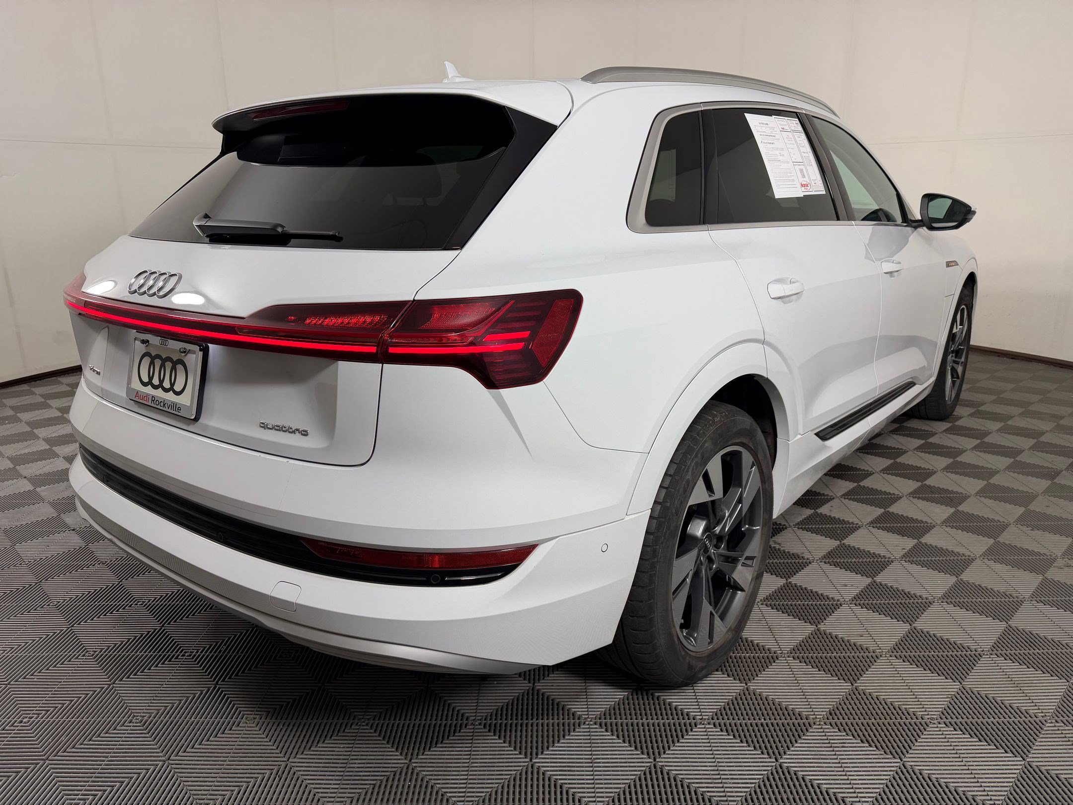 Certified 2023 Audi e-tron Premium Plus w/ Premium Plus Package AWD/4WD image 9