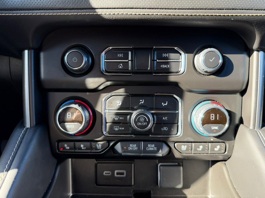 Used 2024 Chevrolet Suburban Premier image 36