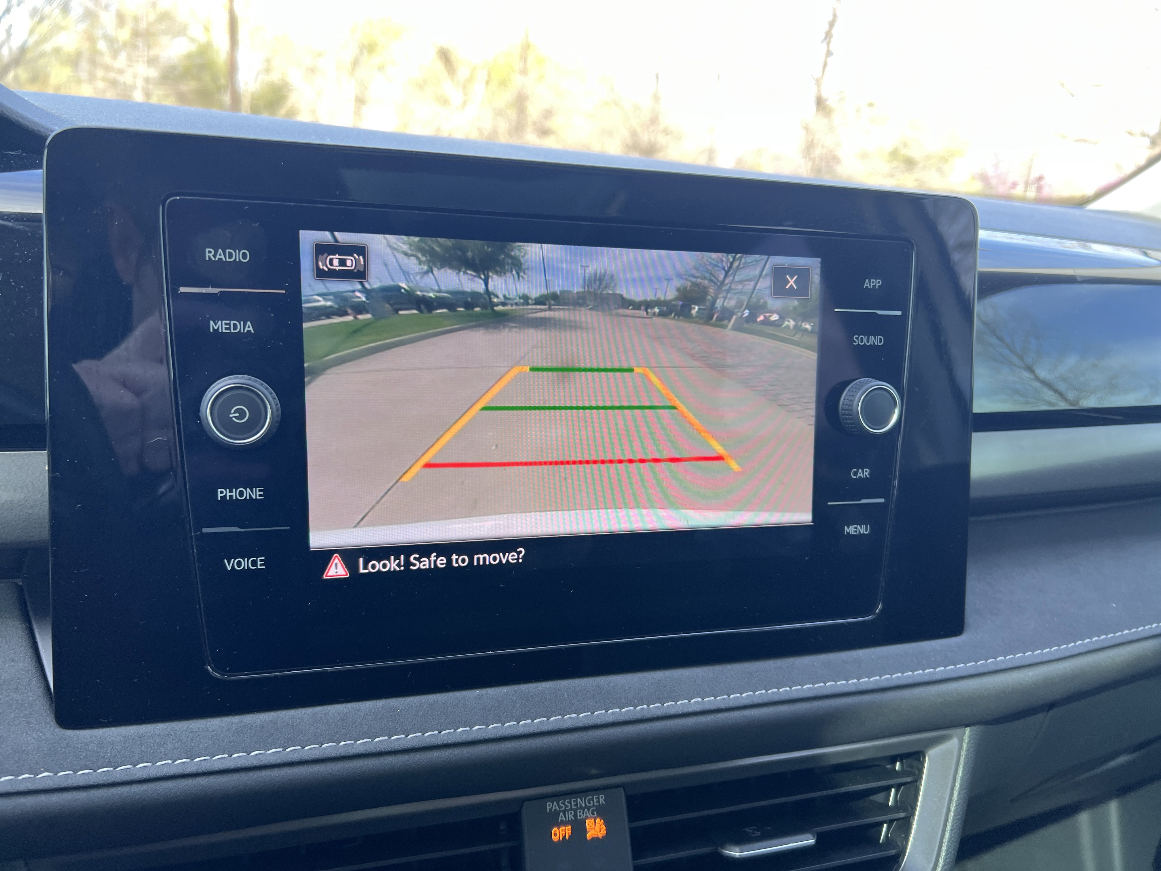 Certified 2025 Volkswagen Taos SE image 23