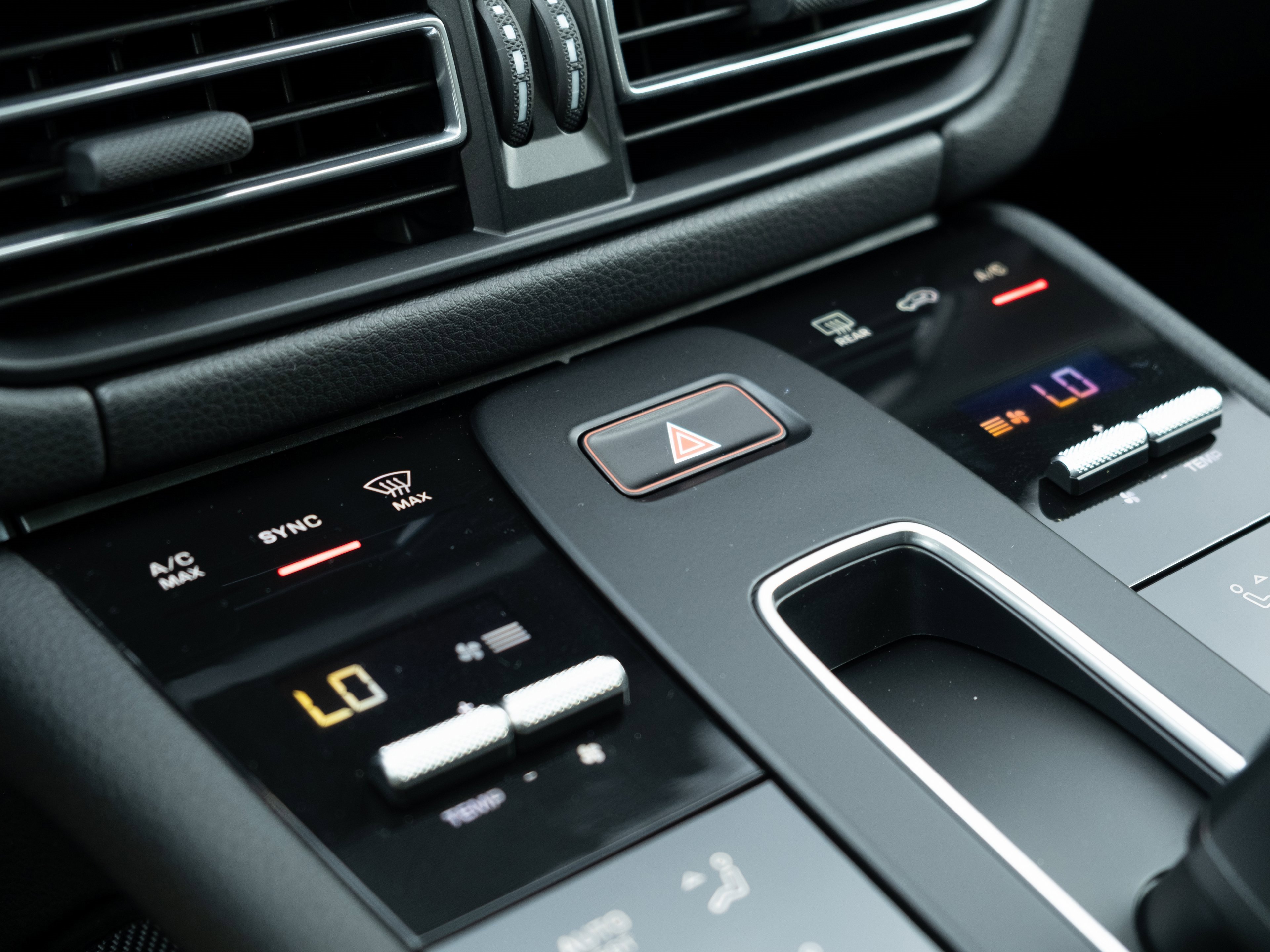 Certified 2025 Porsche Macan image 23