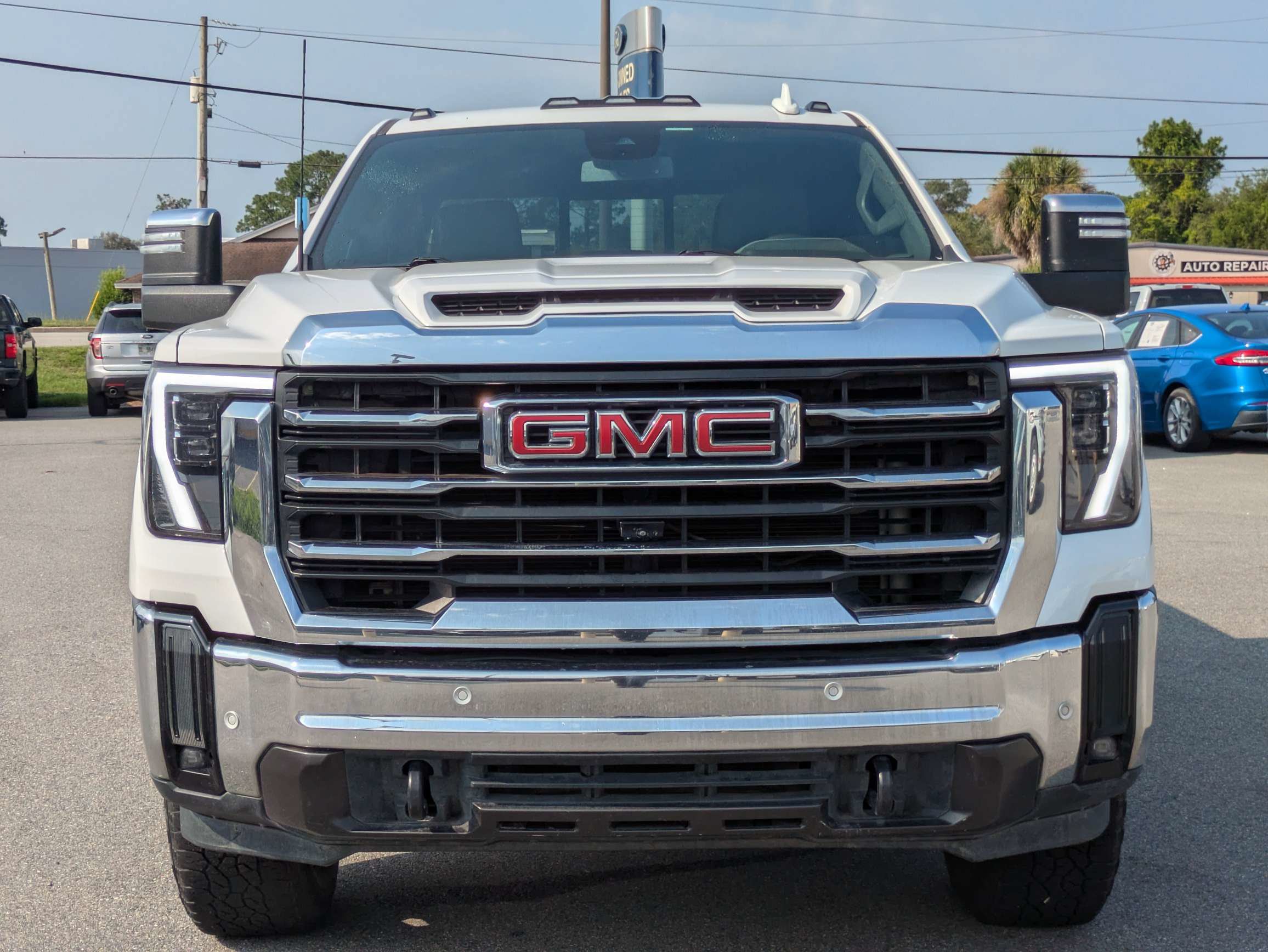 Used 2024 GMC Sierra 2500 SLT w/ SLT Premium Package AWD/4WD image 9