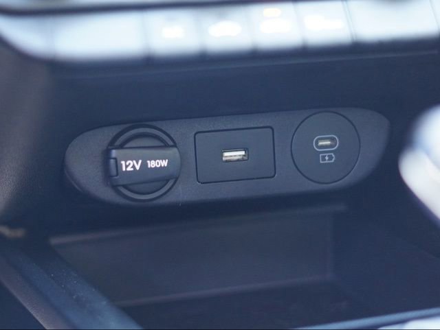 Used 2025 Hyundai Elantra SE image 23