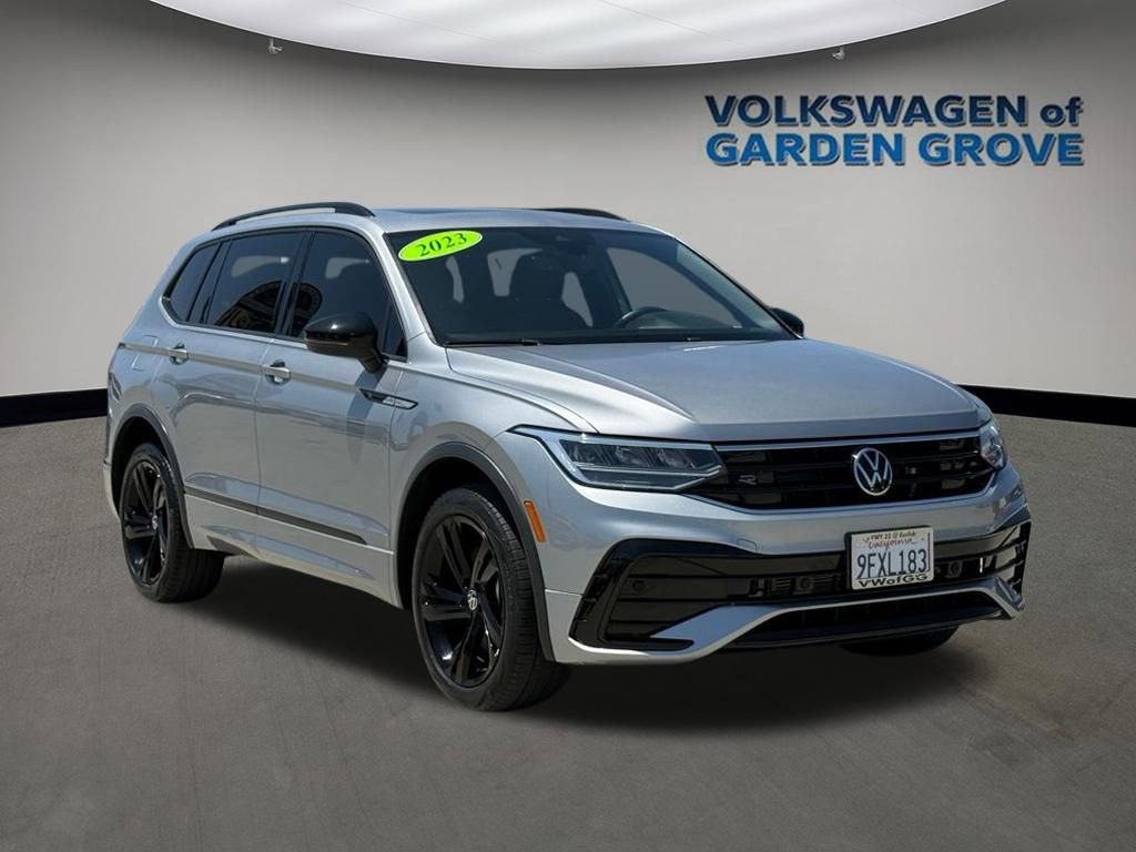 Used 2023 Volkswagen Tiguan SE R-Line FWD image 2