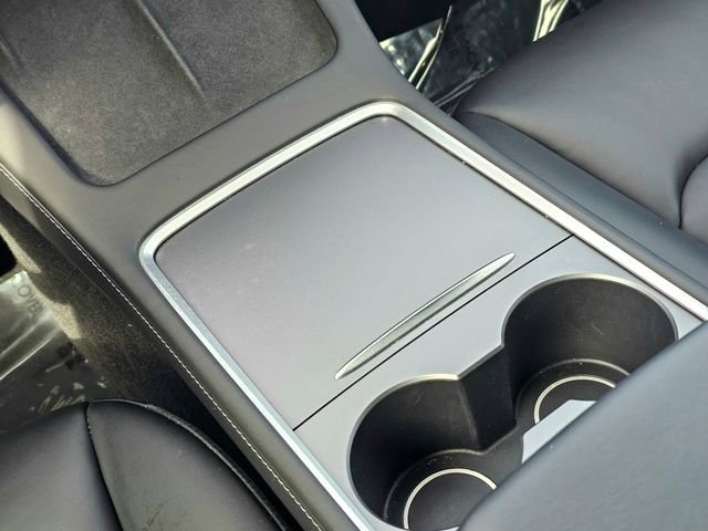 Used 2022 Tesla Model Y Long Range image 33