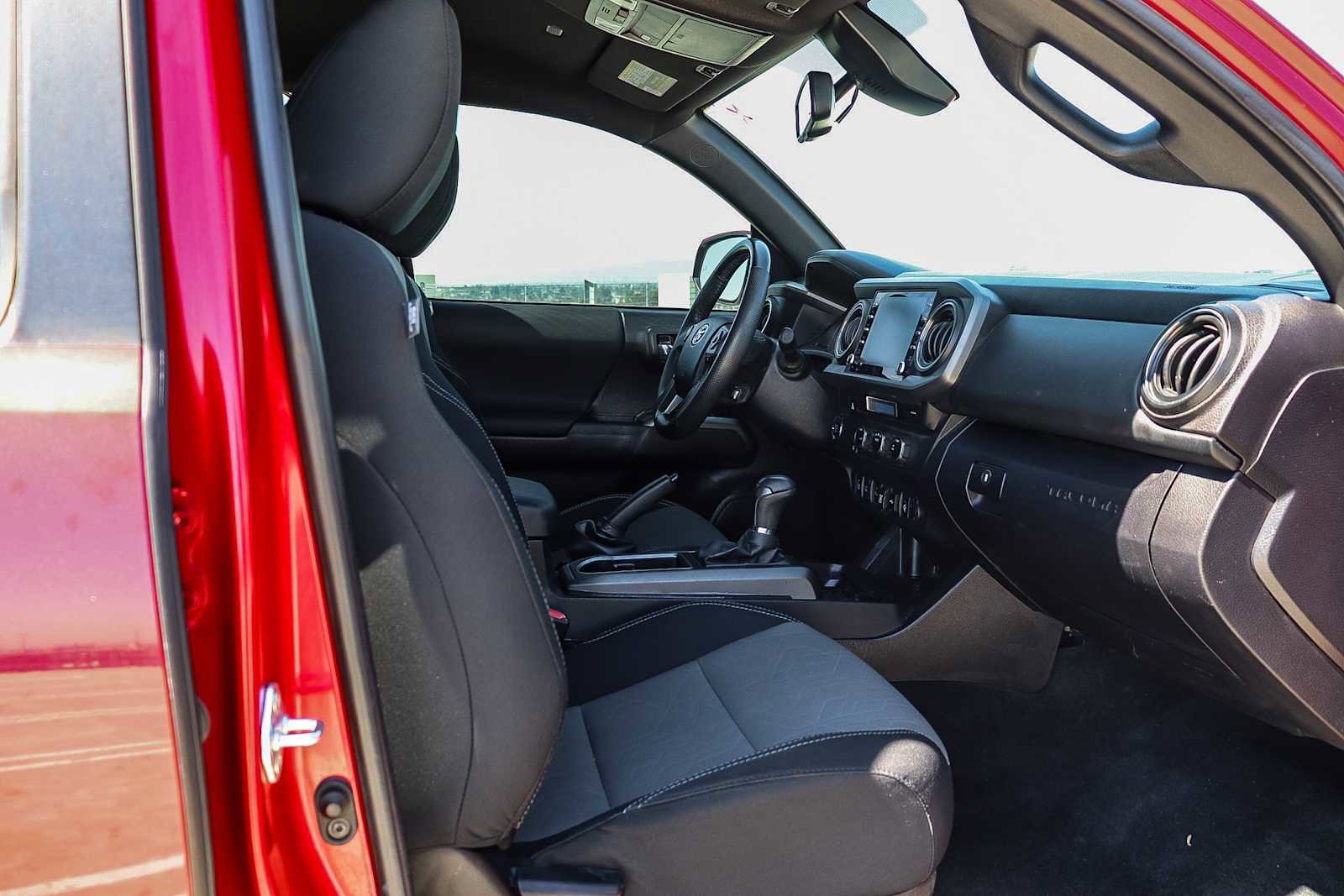 Used 2022 Toyota Tacoma TRD Sport w/ Technology Package image 15