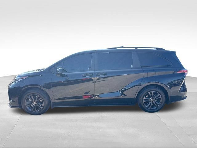 Used 2025 Toyota Sienna XSE w/ XSE Plus Package AWD/4WD image 2