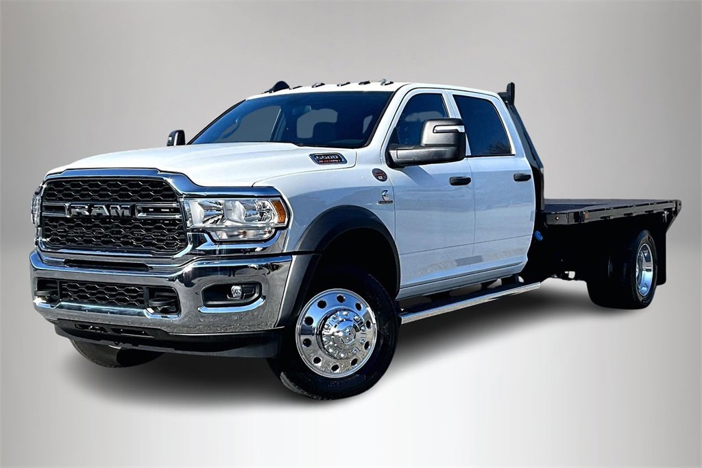 Used 2024 RAM 5500 Tradesman w/ Chrome Appearance Group image 3