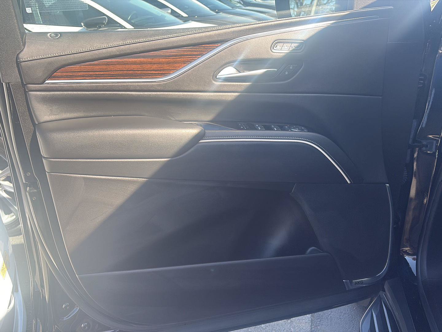 Used 2024 Cadillac Escalade Premium Luxury AWD/4WD image 12