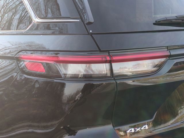 Used 2024 Jeep Grand Cherokee Limited image 21