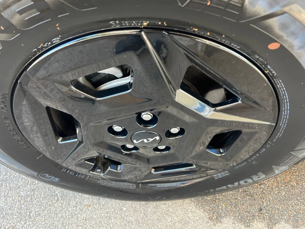 Certified 2025 Kia Carnival FWD image 37