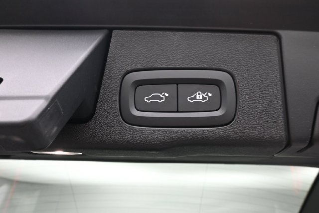Used 2024 Volvo XC60 B5 Plus w/ Protection Package Premier AWD/4WD image 30