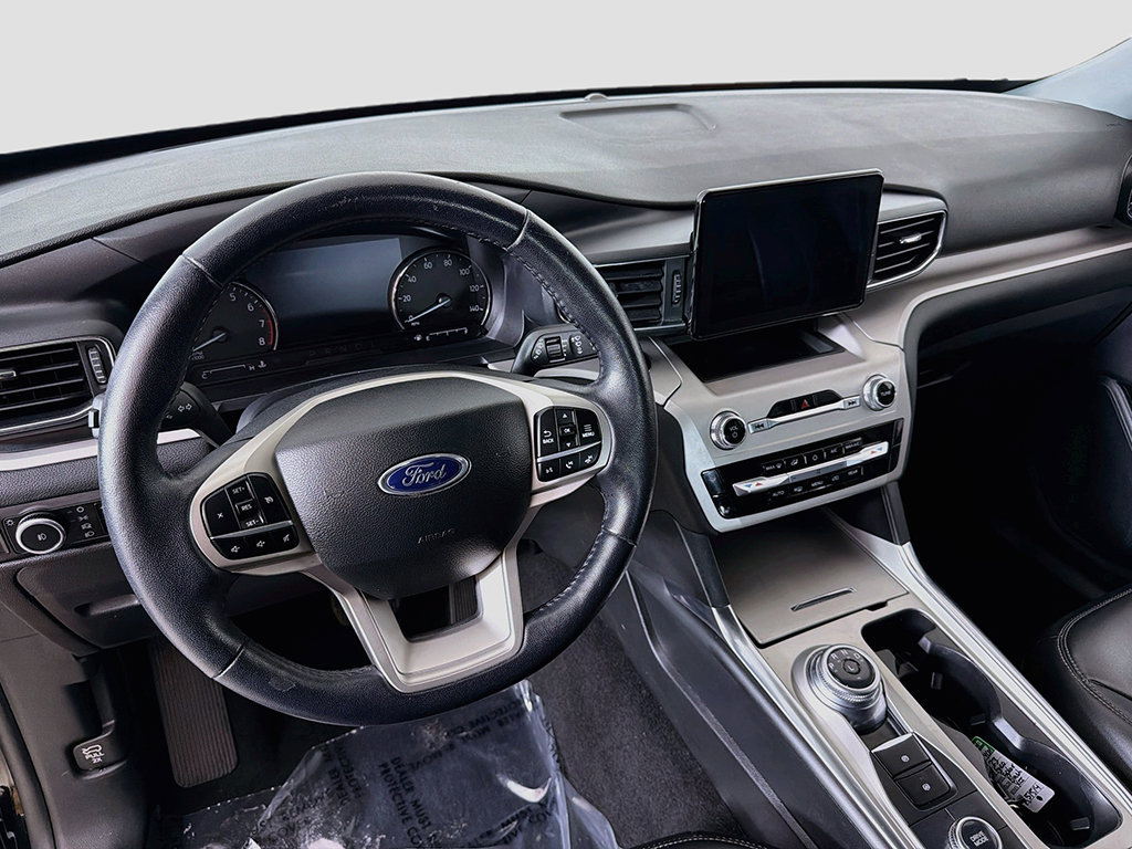 Used 2023 Ford Explorer XLT w/ Equipment Group 202A AWD/4WD image 19