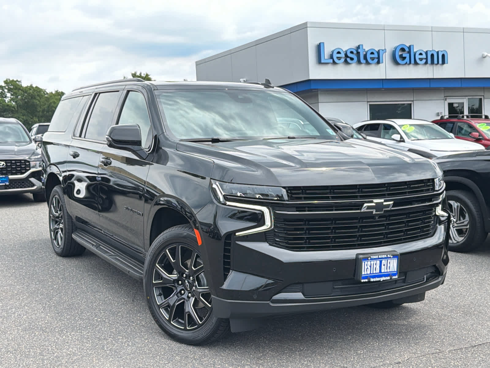 Certified 2024 Chevrolet Suburban RST w/ Luxury Package AWD/4WD image 35