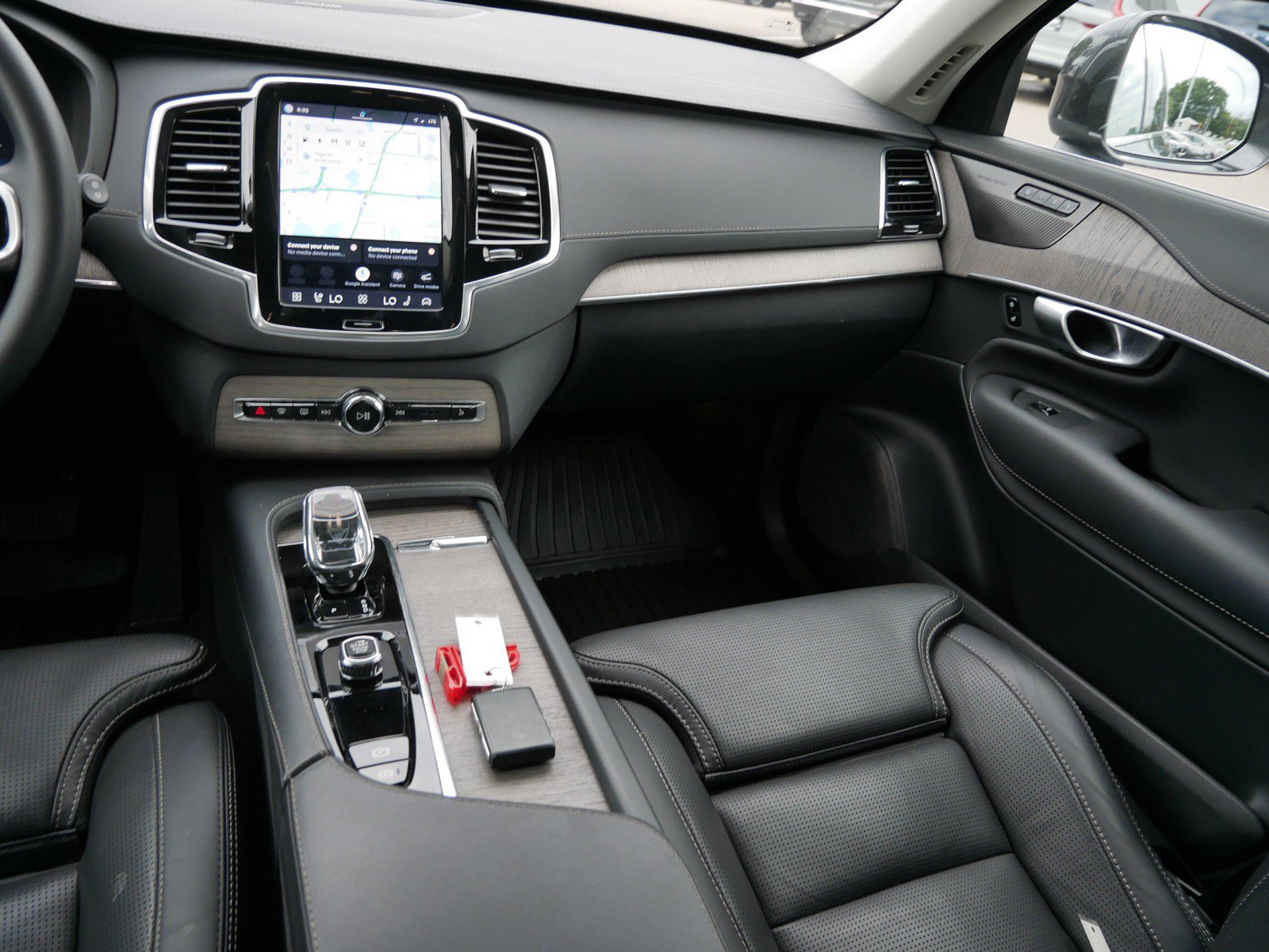 Certified 2023 Volvo XC90 T8 Ultimate w/ Protection Package Premier AWD/4WD image 14