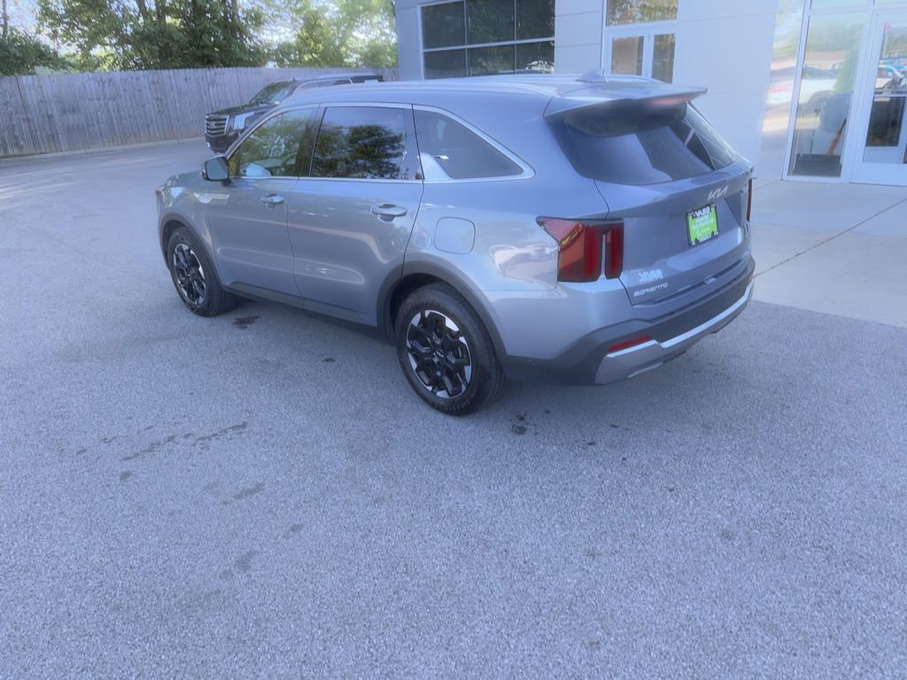 Used 2024 Kia Sorento S FWD image 3