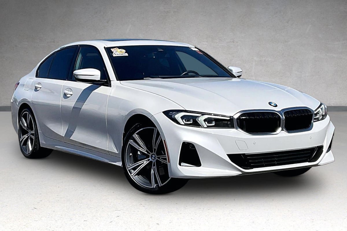 Used 2023 BMW 330i Sedan w/ Parking Assistance Package RWD image 2