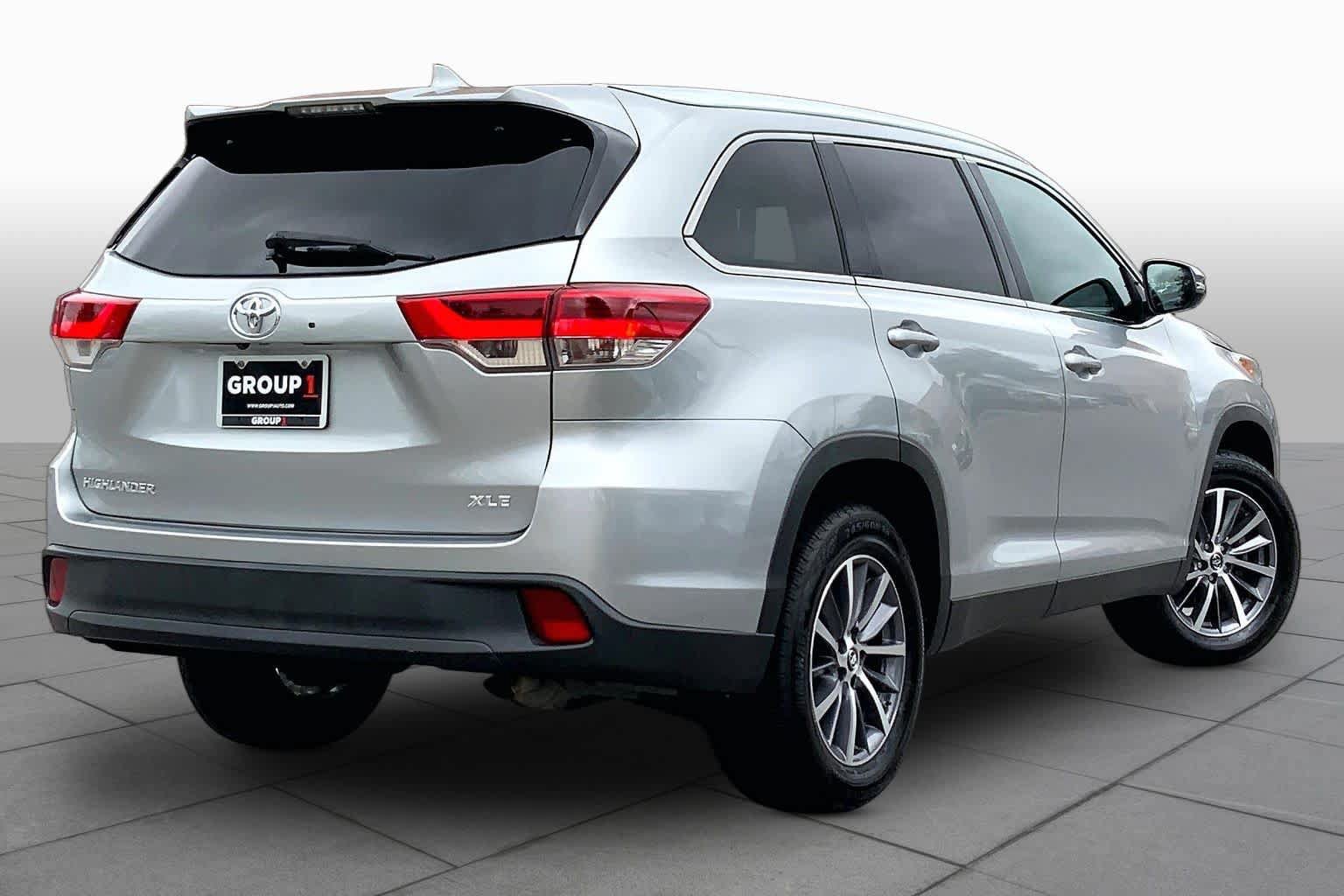Used 2019 Toyota Highlander XLE FWD image 13