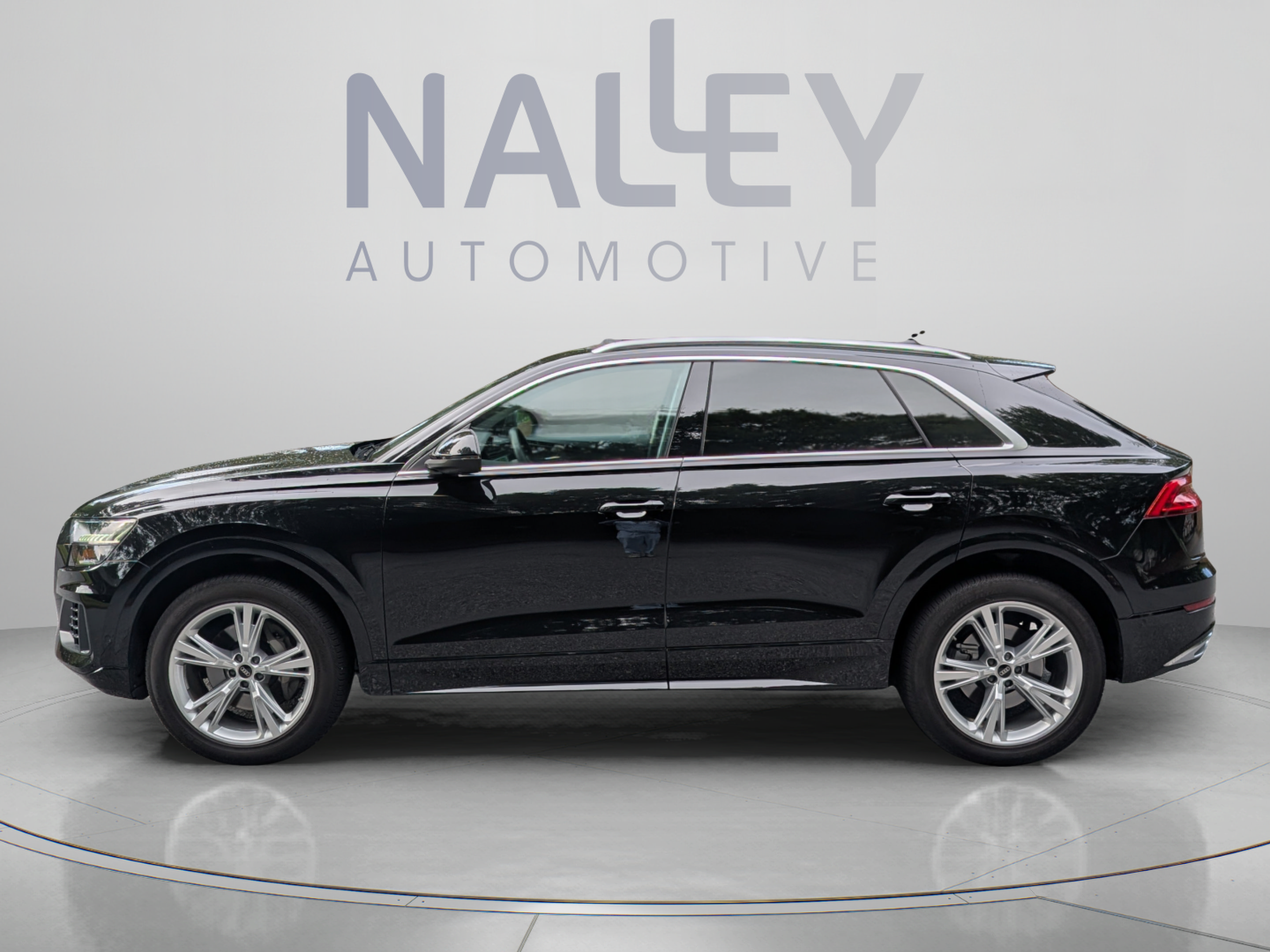 Used 2023 Audi Q8 Premium Plus w/ Premium Plus Package AWD/4WD image 2